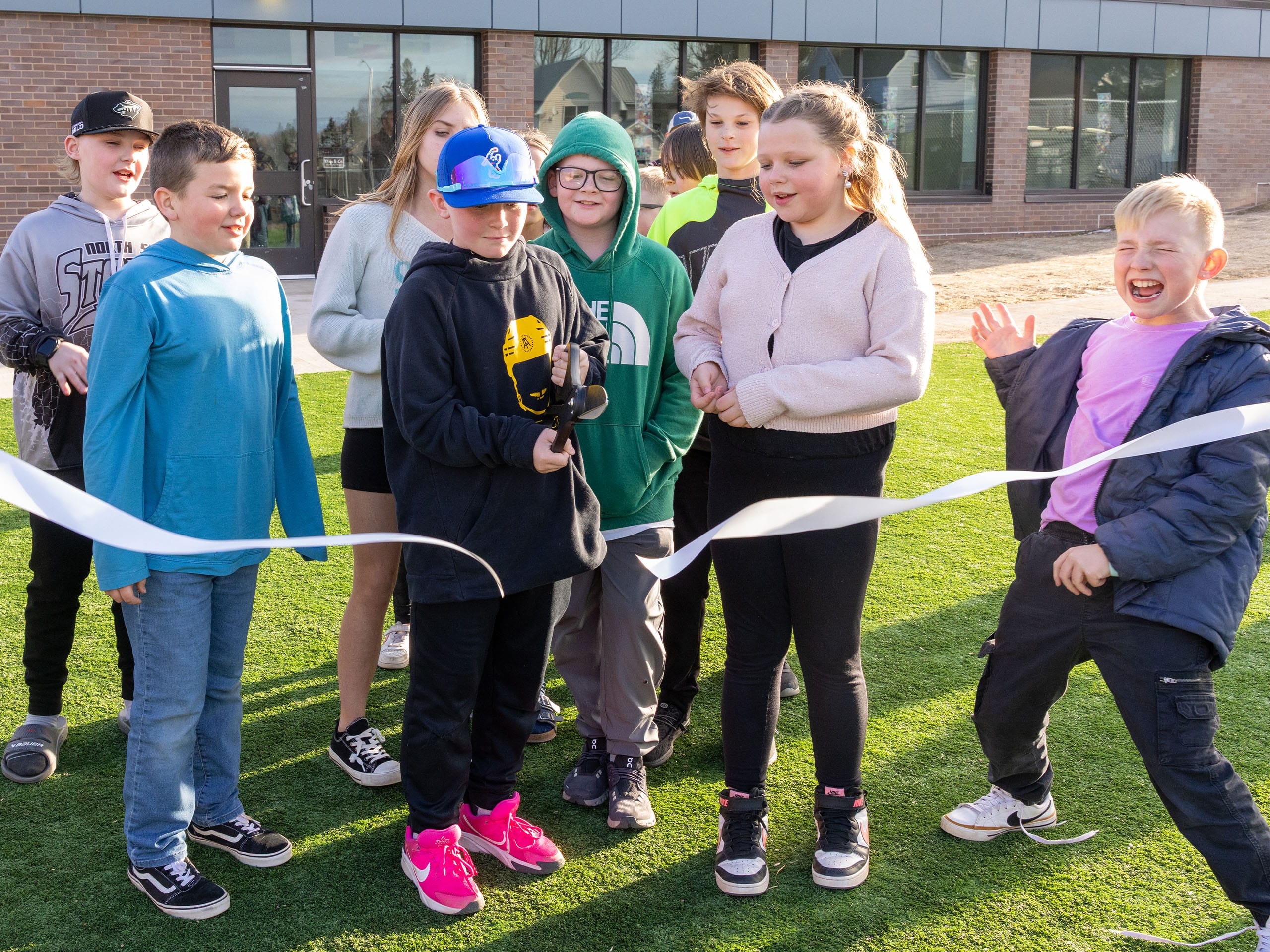 ribbon cutting_0010_Minnehaha_Ribbon_Cutting_03_25_0039