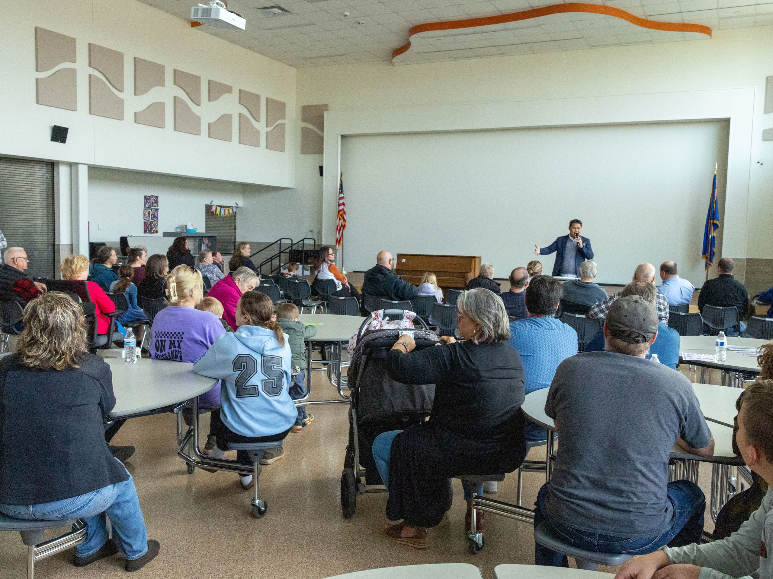 ribbon cutting_0011_Minnehaha_Ribbon_Cutting_03_25_0029