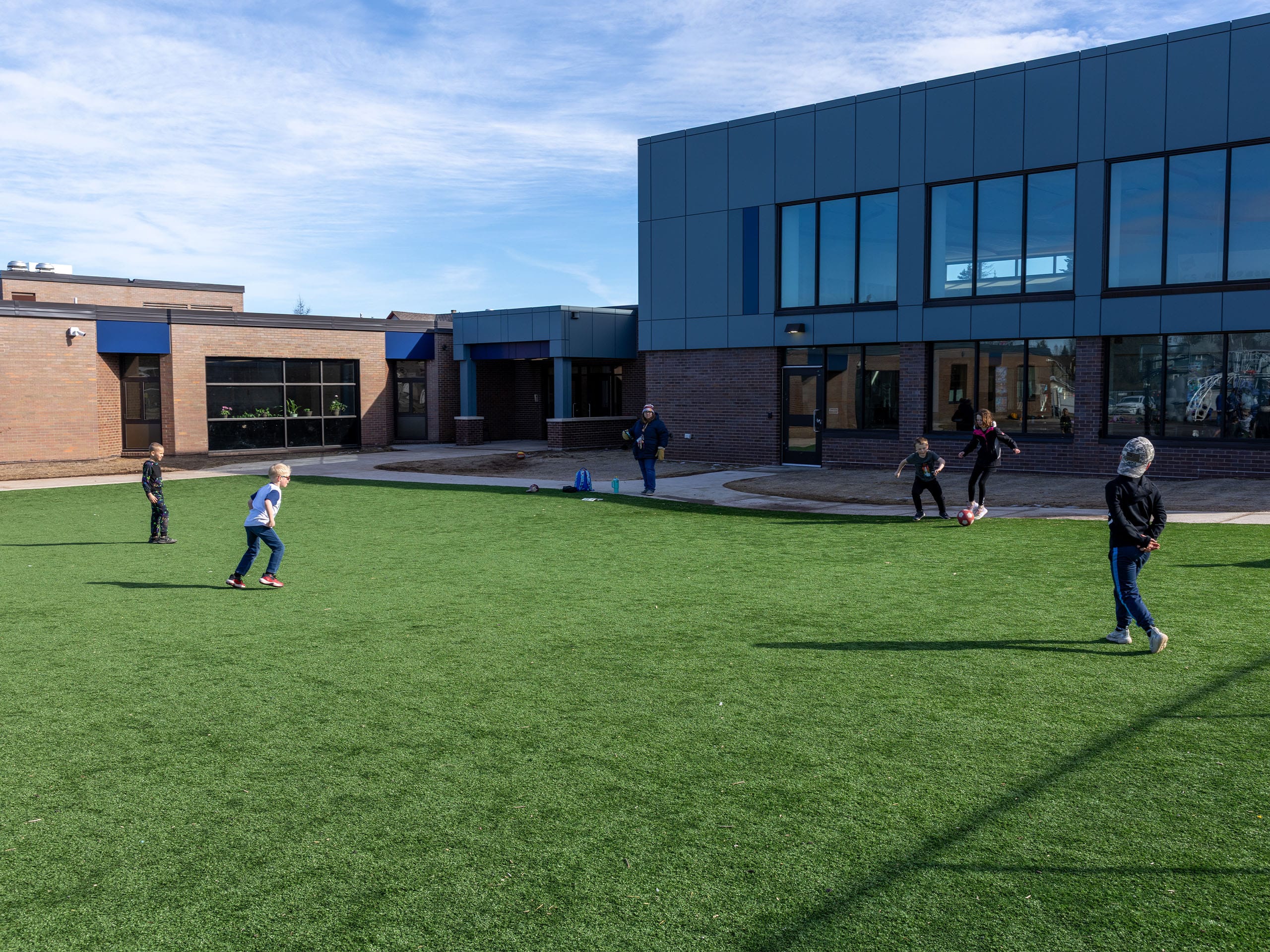 ribbon cutting_0013_Minnehaha_Ribbon_Cutting_03_25_0005