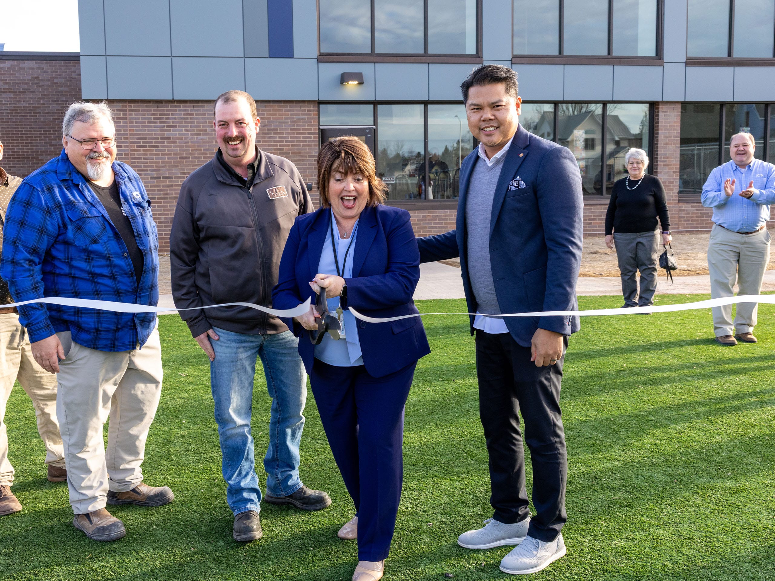 ribbon cutting_0015_Minnehaha_Ribbon_Cutting_03_25_0037